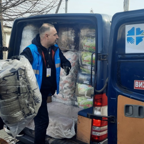 Слатинчани, які проживають в пошкоджених будинках і в кого постраждало майно, отримали суттєву допомогу від благодійників