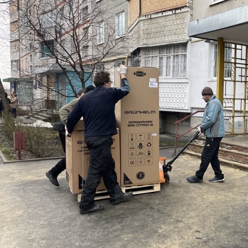 Жителям Північної Салтівки у Харкові волонтери передали техніку