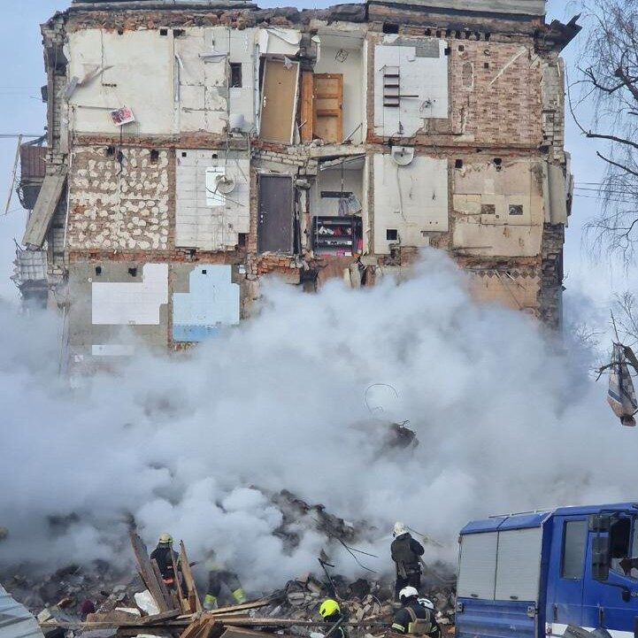 Ракетні обстріли Харкова: ОГС та волонтери продовжують підтримувати людей, які постраждали